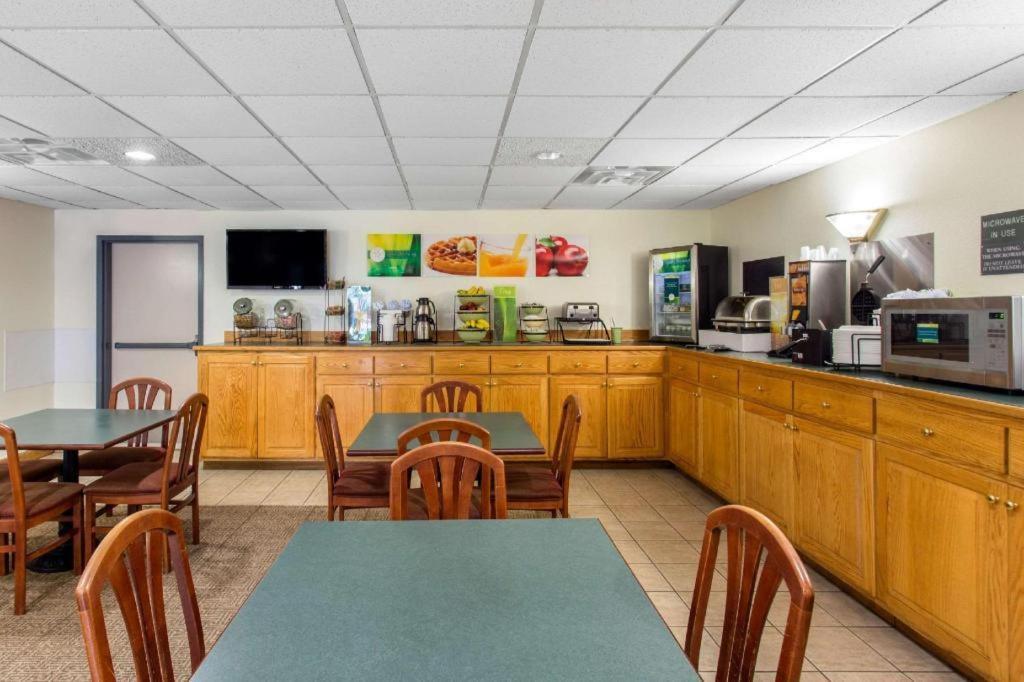 Quality Inn Surfside Beach Exterior photo