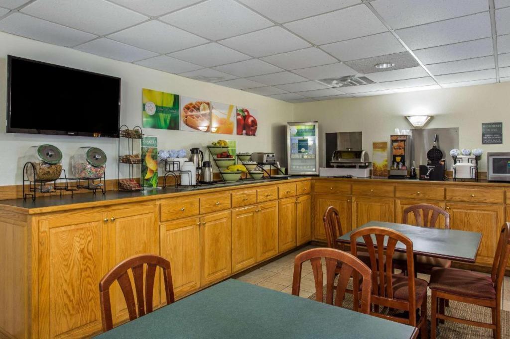 Quality Inn Surfside Beach Exterior photo